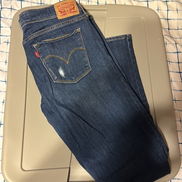 Levi’s Ripped Jeans - Picture 2 of 5